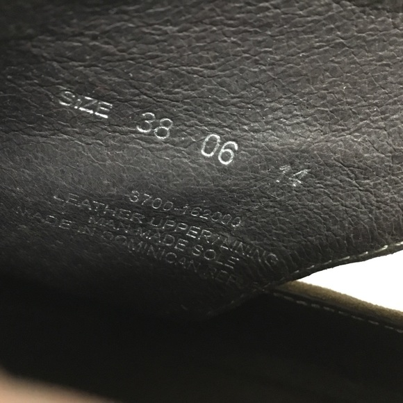 Dansko Bonita tan suede ankle boot with cut outs / EUC - Picture 13 of 16